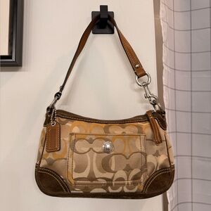 Vintage Coach Chelsea Signature Demi Buckle Shohlder Bag- Brown/Tan